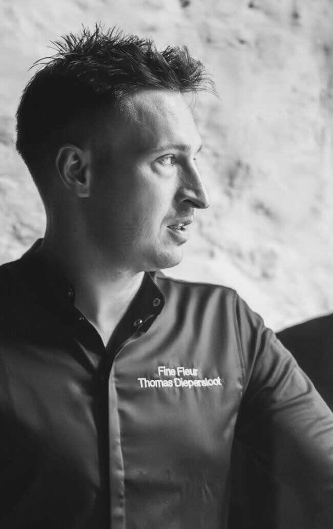 Thomas Diepersloot in profiel, in zijn Fine Fleur-koksbuis